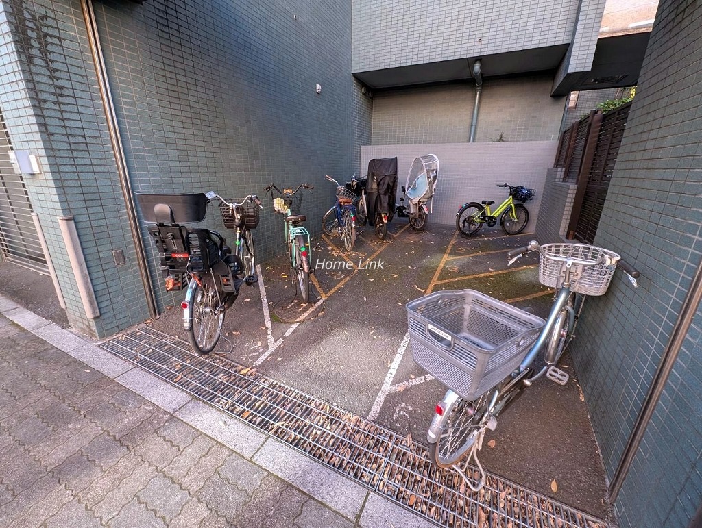 クアトロウーノ城北中央公園　駐輪場